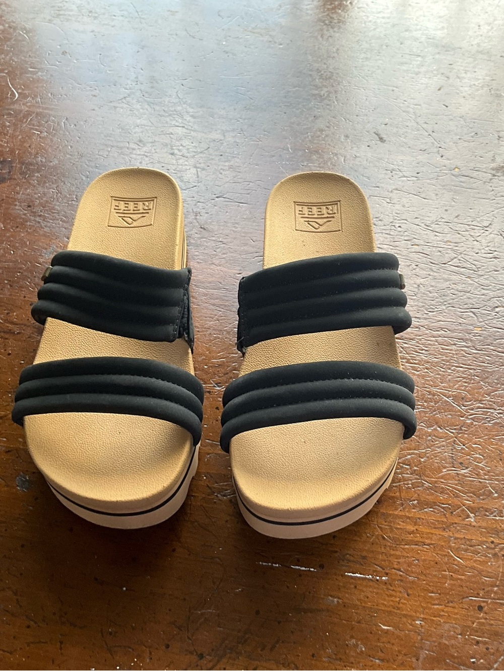 Ladies size 6 reef sandals - Picture 9 of 9